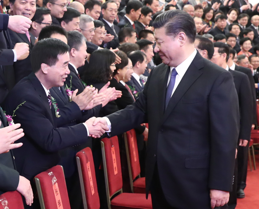 2018年1月8日，張國良榮獲國家科技進(jìn)步一等獎(jiǎng),習(xí)近平總書記與張國良握手照片